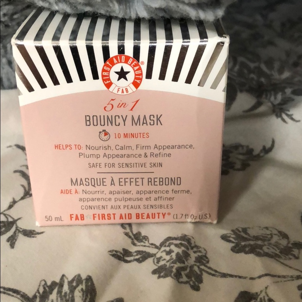 FIRST AID BEAUTY 5 in 1 bouncy mask